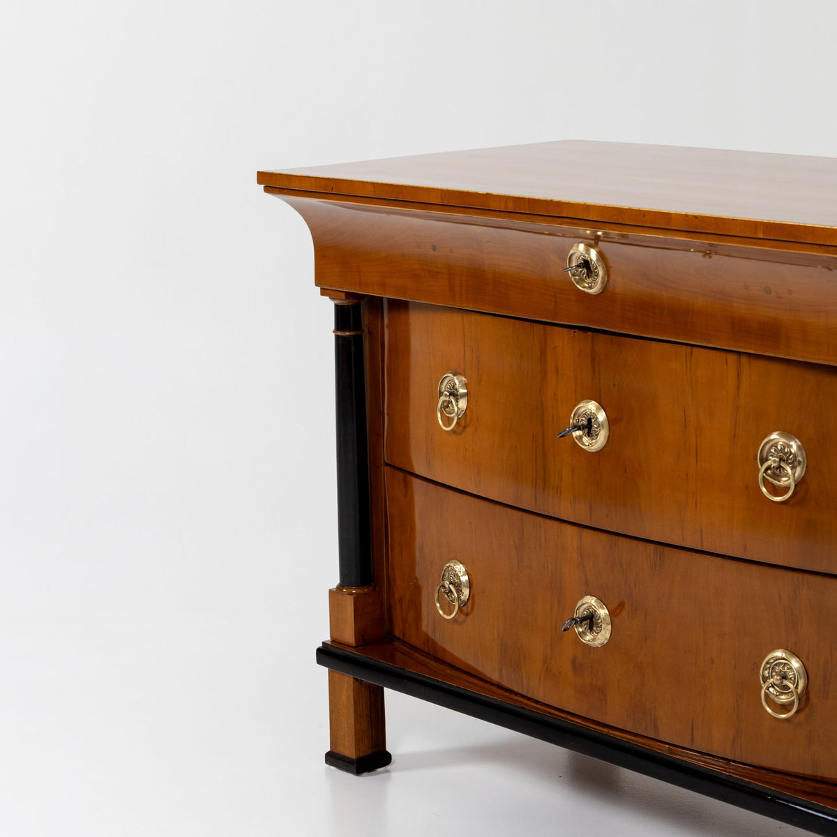 Biedermeier Kommode mit ebonisierten Säulen, um 1820