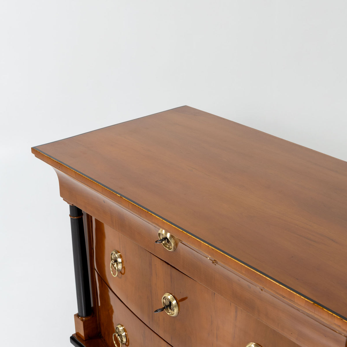 Biedermeier Kommode mit ebonisierten Säulen, um 1820