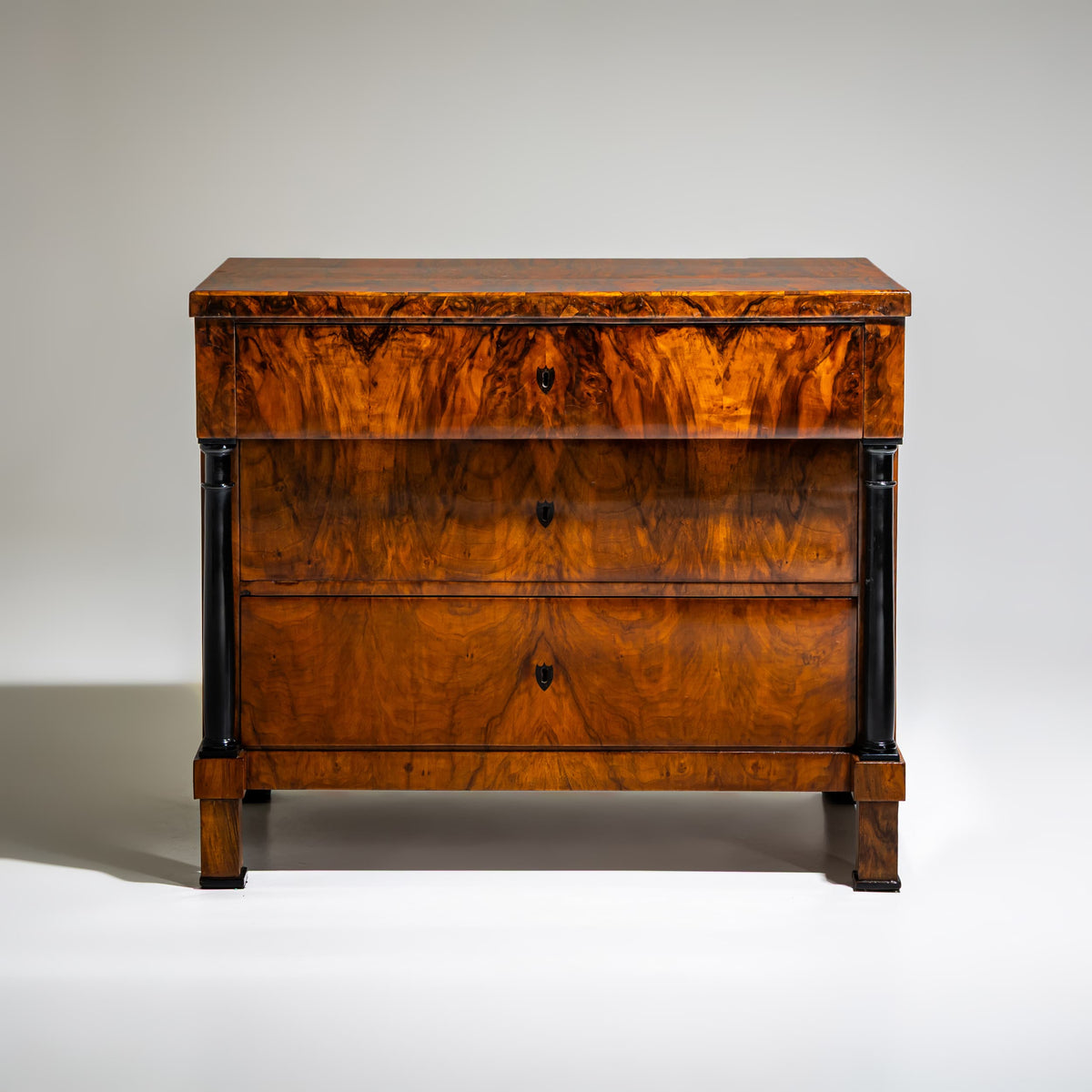 Biedermeier Chest of Drawers in Walnut, German, circa 1820