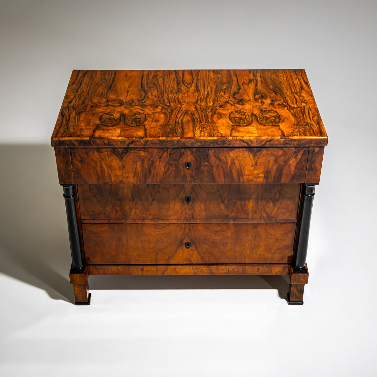 Biedermeier Chest of Drawers in Walnut, German, circa 1820