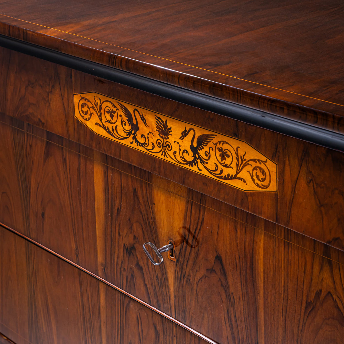 Biedermeier-Kommode mit Marketerie, Italien, 19. Jahrhundert