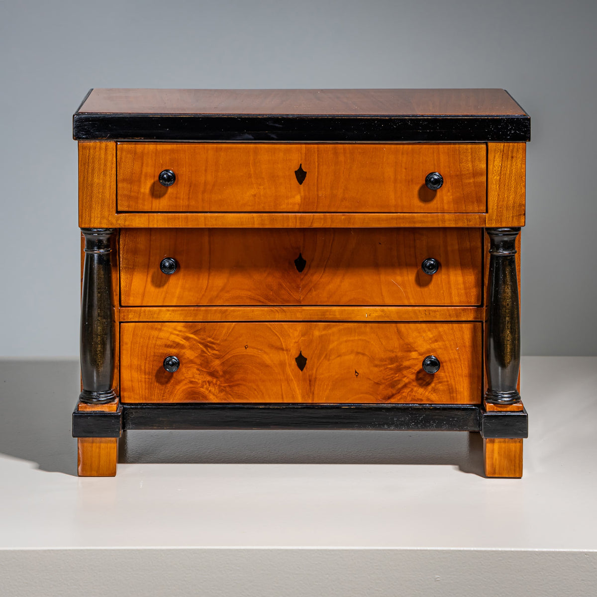 Biedermeier Miniatur-Kommode, um 1820