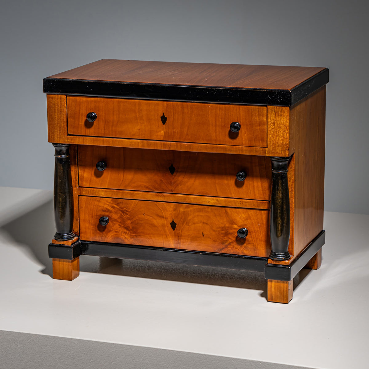 Biedermeier Miniatur-Kommode, um 1820