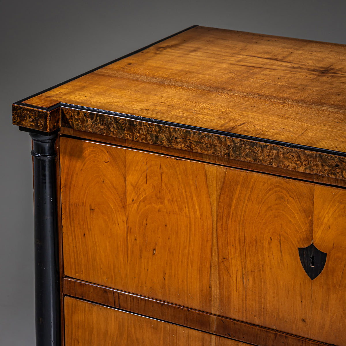 Biedermeier Chest of Drawers with Burl Veneer, Southern Germany, circa 1820