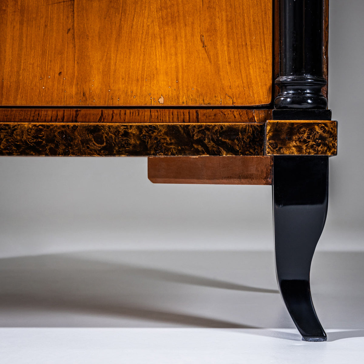 Biedermeier Chest of Drawers with Burl Veneer, Southern Germany, circa 1820