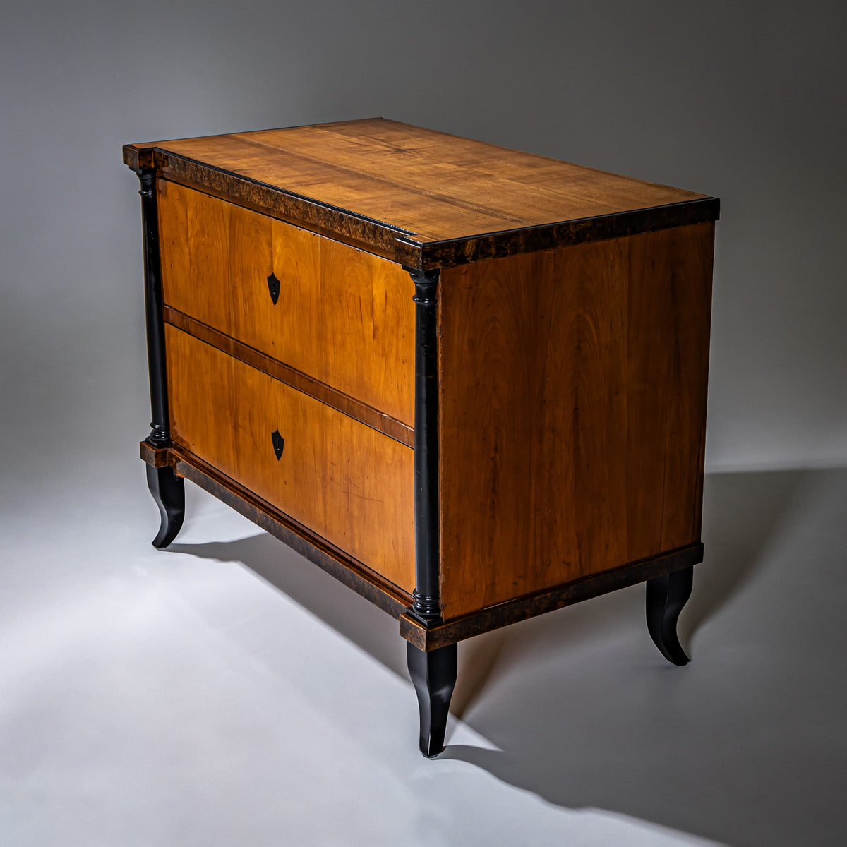 Biedermeier Chest of Drawers with Burl Veneer, Southern Germany, circa 1820