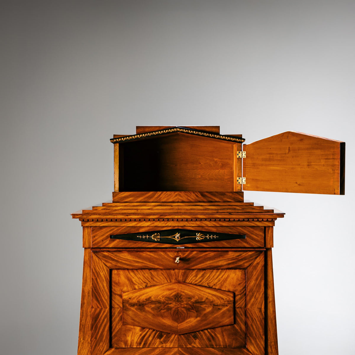 Biedermeier Pyramidensekretär, Berlin um 1810