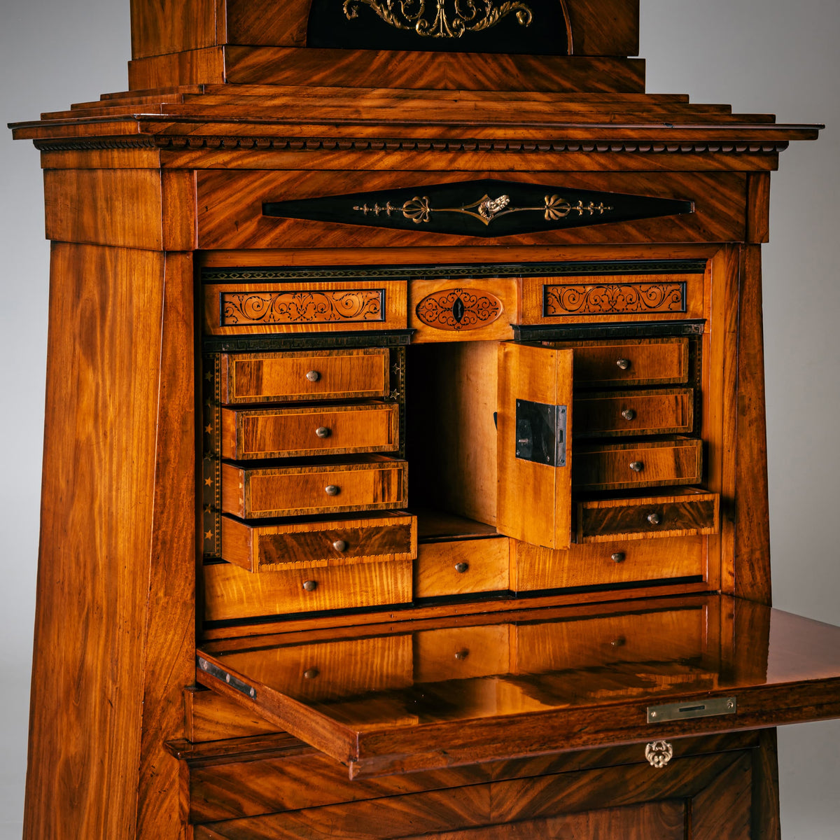 Biedermeier Pyramidensekretär, Berlin um 1810