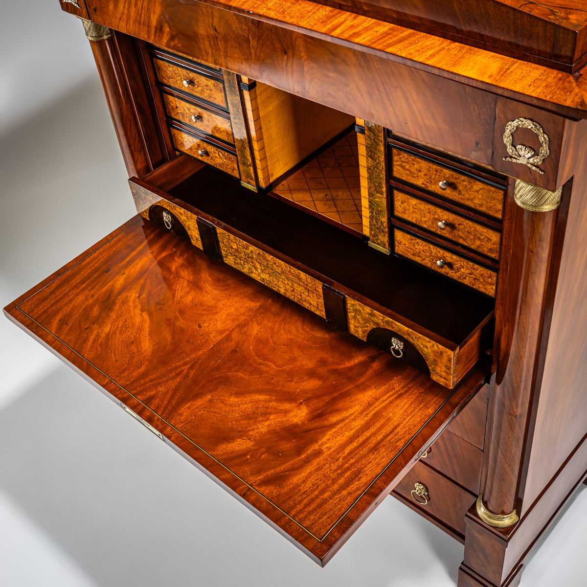 Biedermeier Sekretär, wohl Berlin, Anfang 19. Jahrhundert