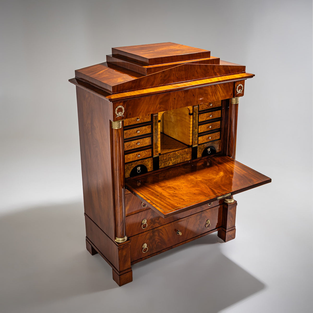 Biedermeier Sekretär, wohl Berlin, Anfang 19. Jahrhundert
