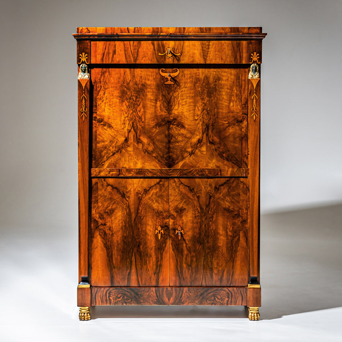 Biedermeier Sekretär mit Geheimfächern, wohl Donaumonarchie, circa 1810