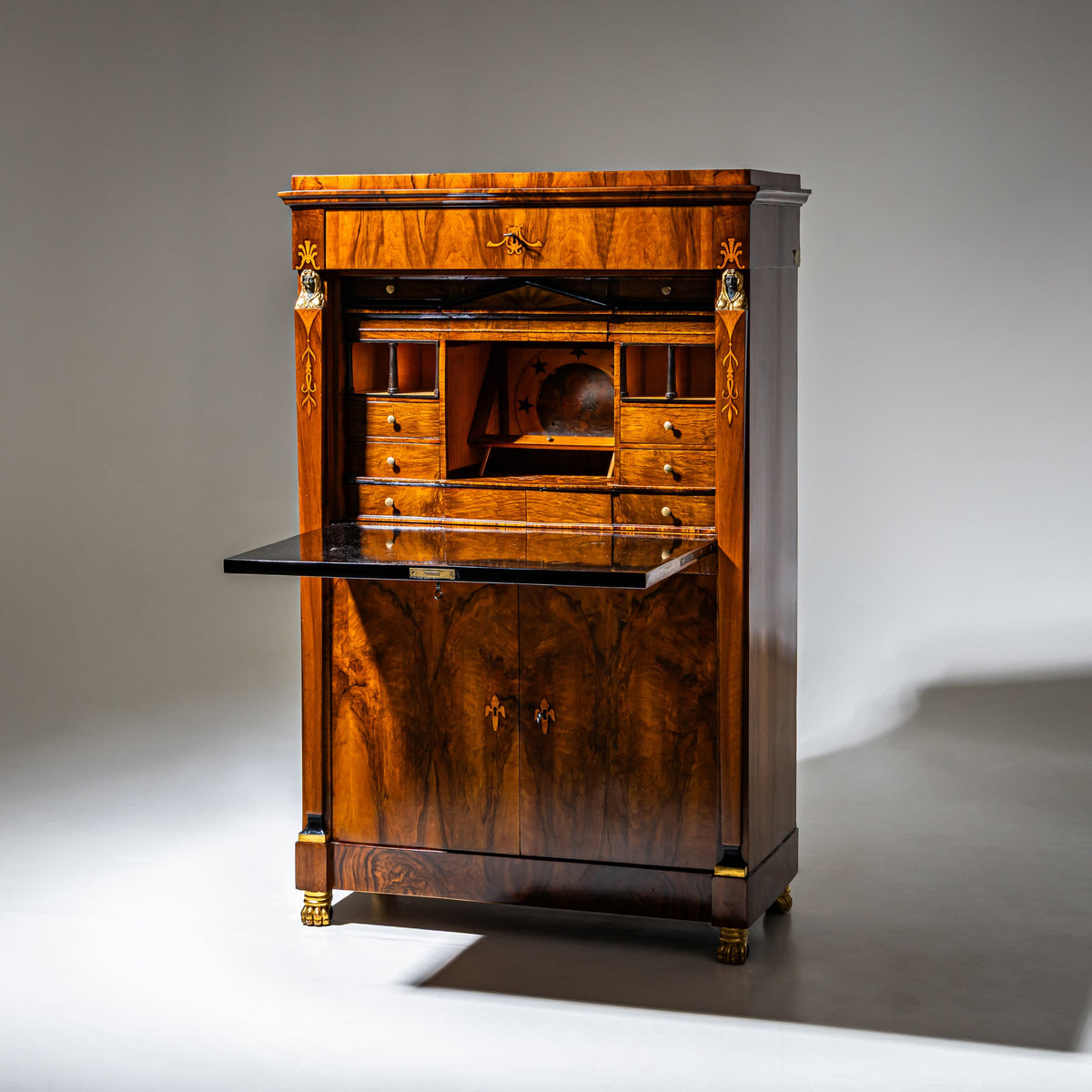 Biedermeier Sekretär mit Geheimfächern, wohl Donaumonarchie, circa 1810