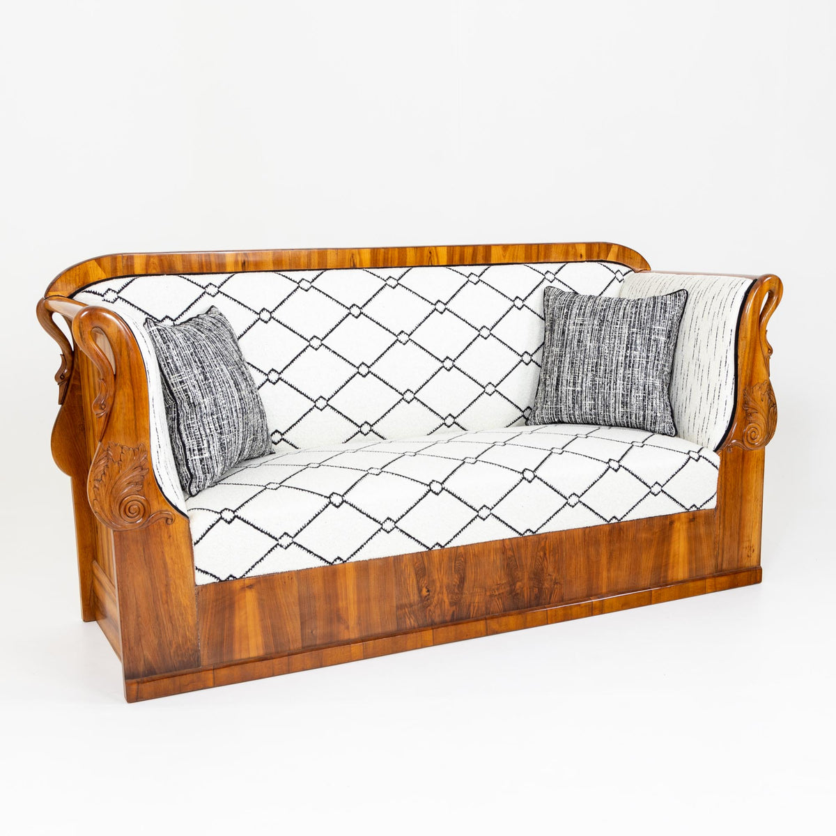 Biedermeier Sofa veneered in Walnut, Germany circa 1830