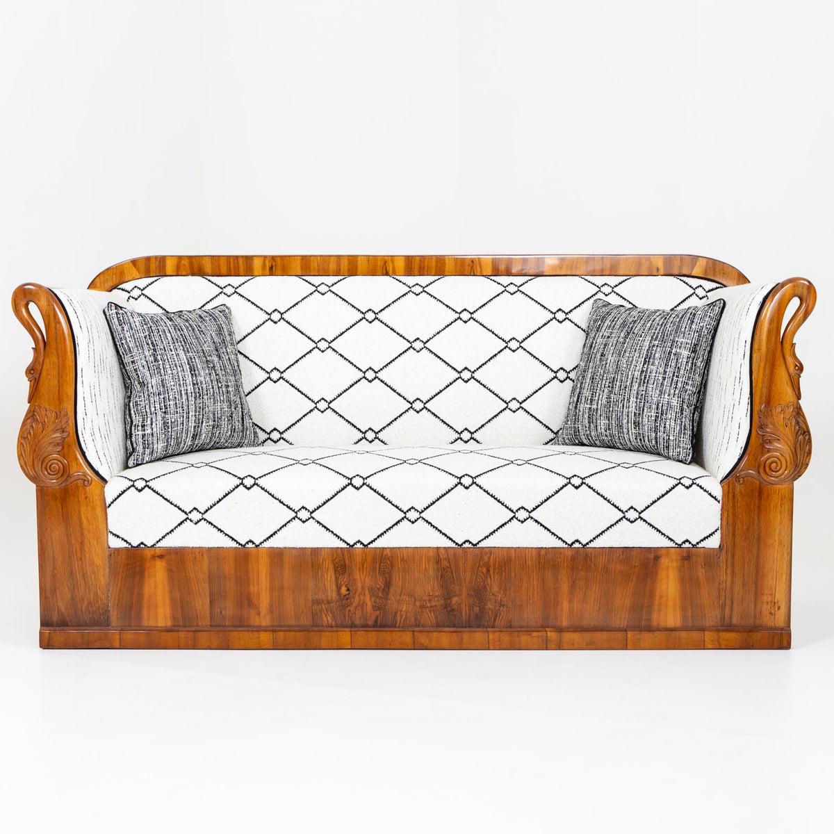 Biedermeier Sofa veneered in Walnut, Germany circa 1830