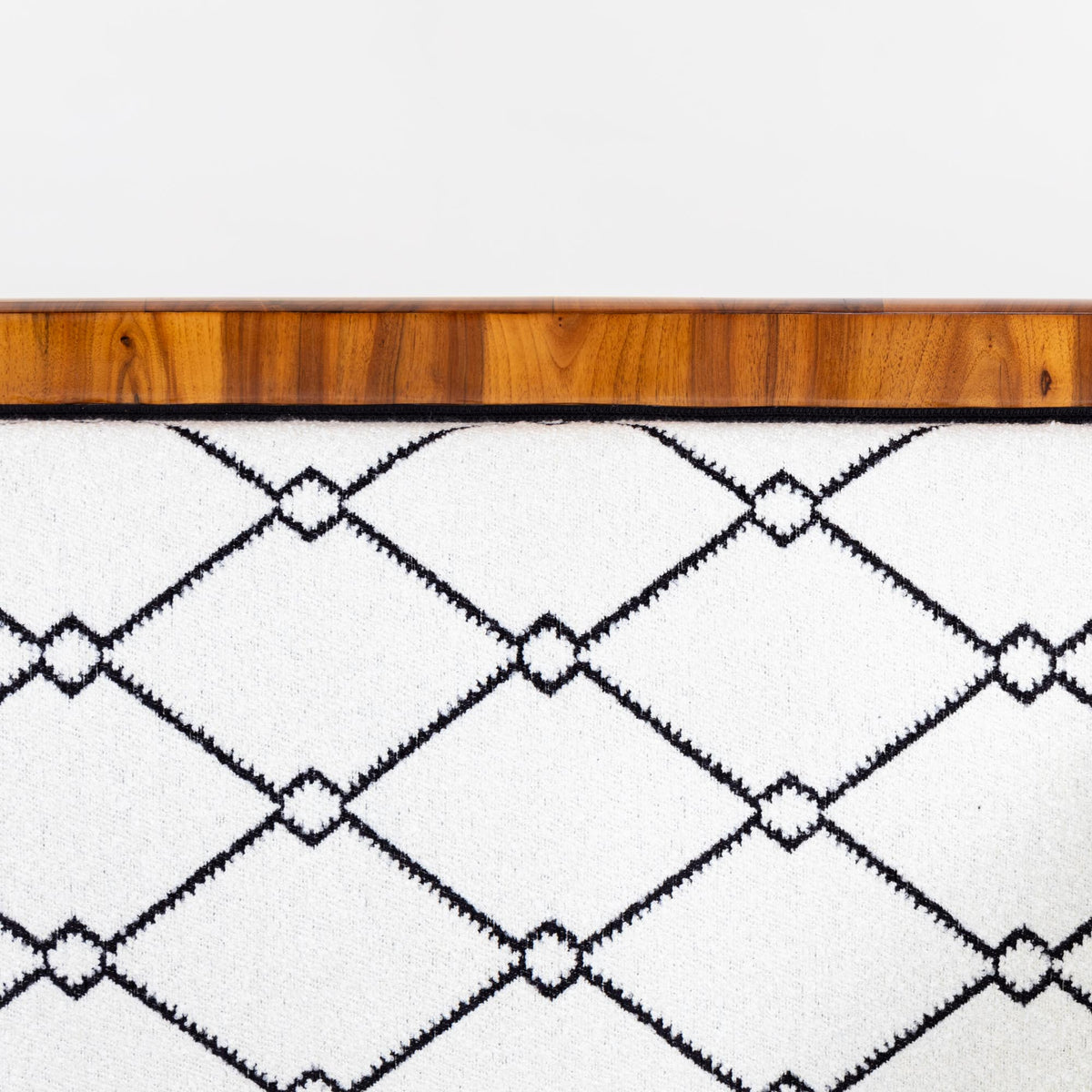 Biedermeier Sofa veneered in Walnut, Germany circa 1830