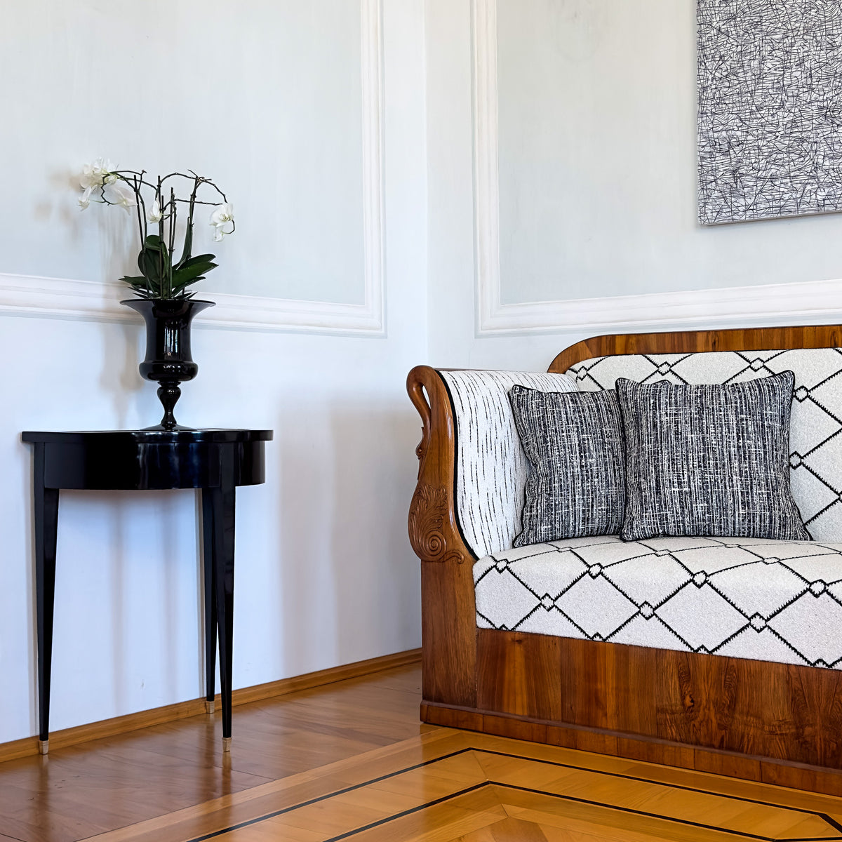 Biedermeier Sofa veneered in Walnut, Germany circa 1830