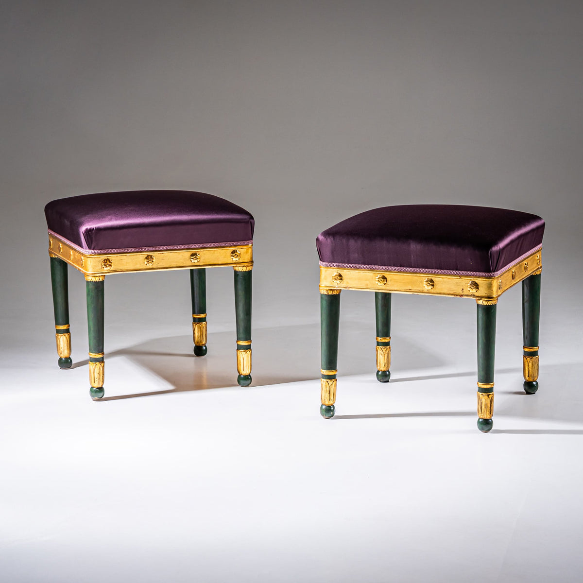 Paar Vergoldete Empire Hocker, Frankreich, um 1810