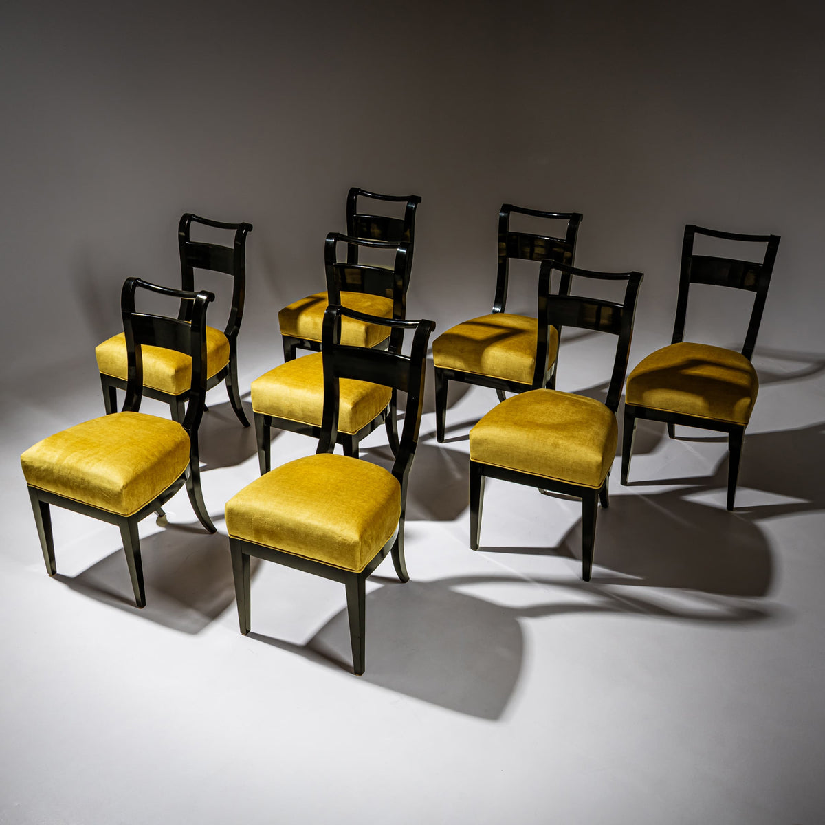 Acht Biedermeier Esszimmerstühle, Anfang 19. Jahrhundert