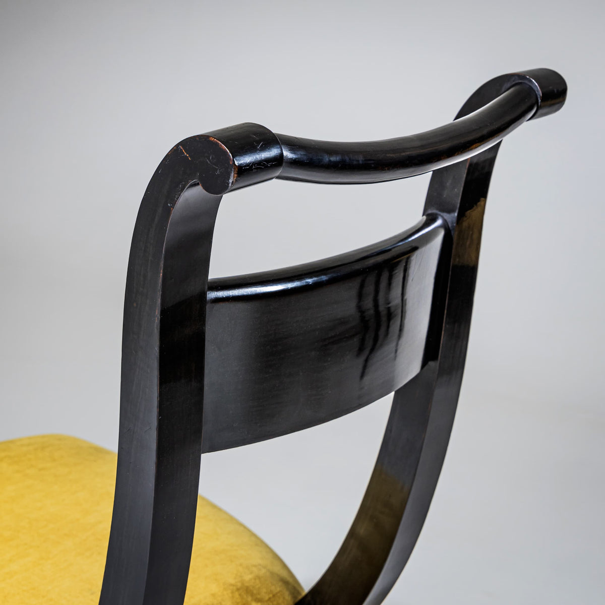 Acht Biedermeier Esszimmerstühle, Anfang 19. Jahrhundert