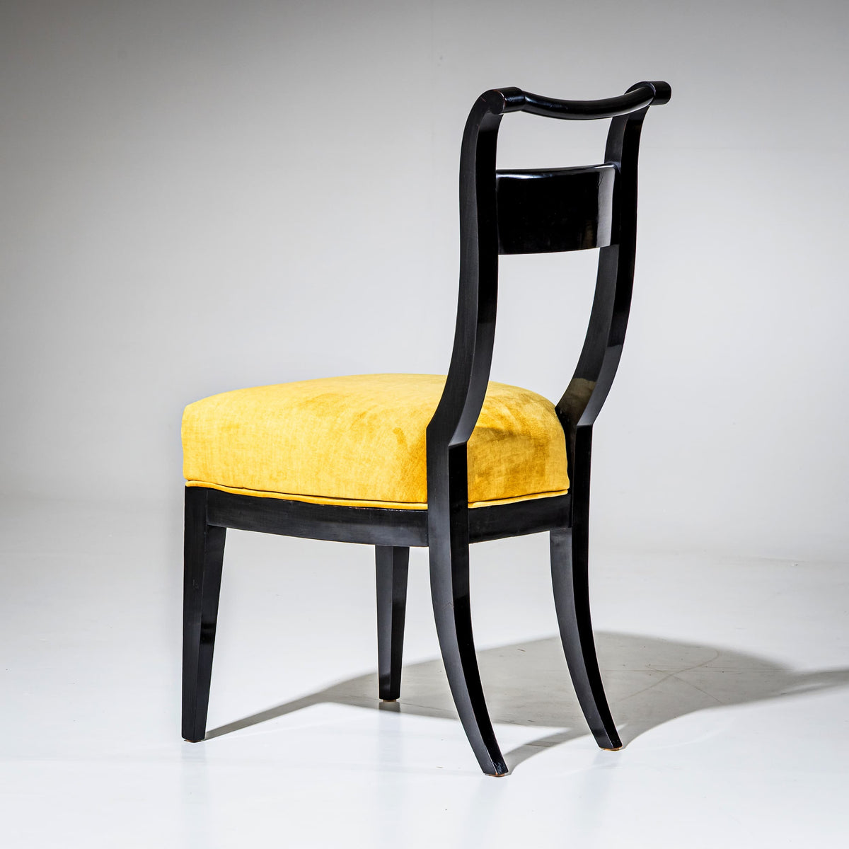 Acht Biedermeier Esszimmerstühle, Anfang 19. Jahrhundert