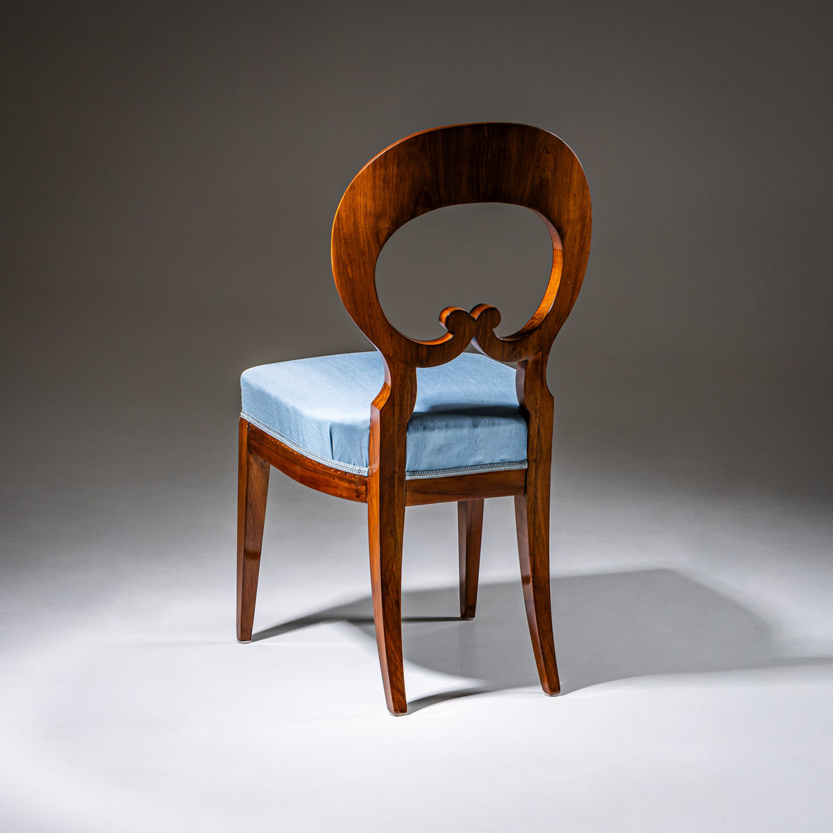 Biedermeier Stuhl in Nussbaum, um 1830