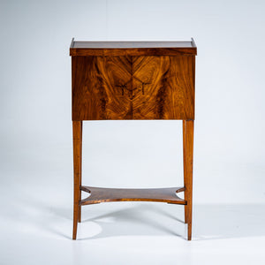 Biedermeier Side Table in Walnut, early 19th Century.