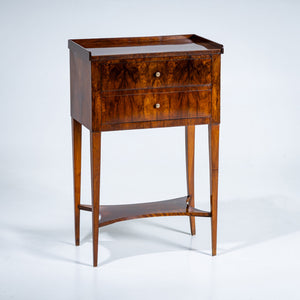 Biedermeier Side Table in Walnut, early 19th Century.