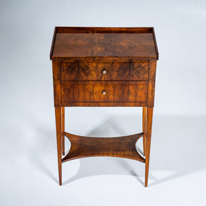 Biedermeier Side Table in Walnut, early 19th Century.