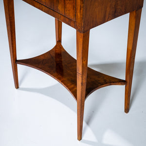 Biedermeier Side Table in Walnut, early 19th Century.