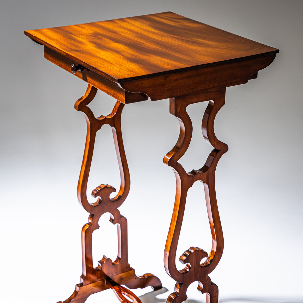 Biedermeier Beistelltisch, um 1840
