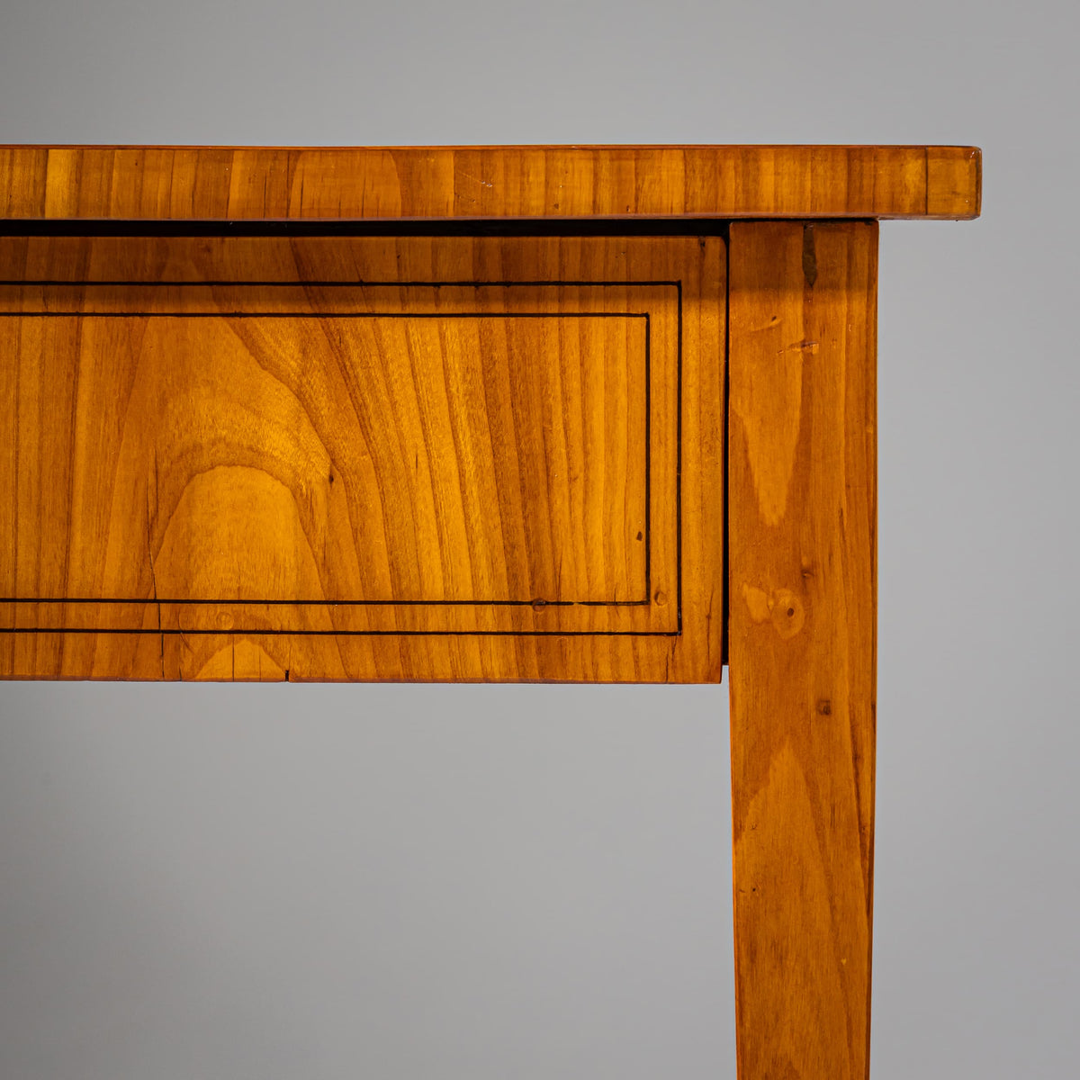 Biedermeier Tisch in Kirsche, um 1820