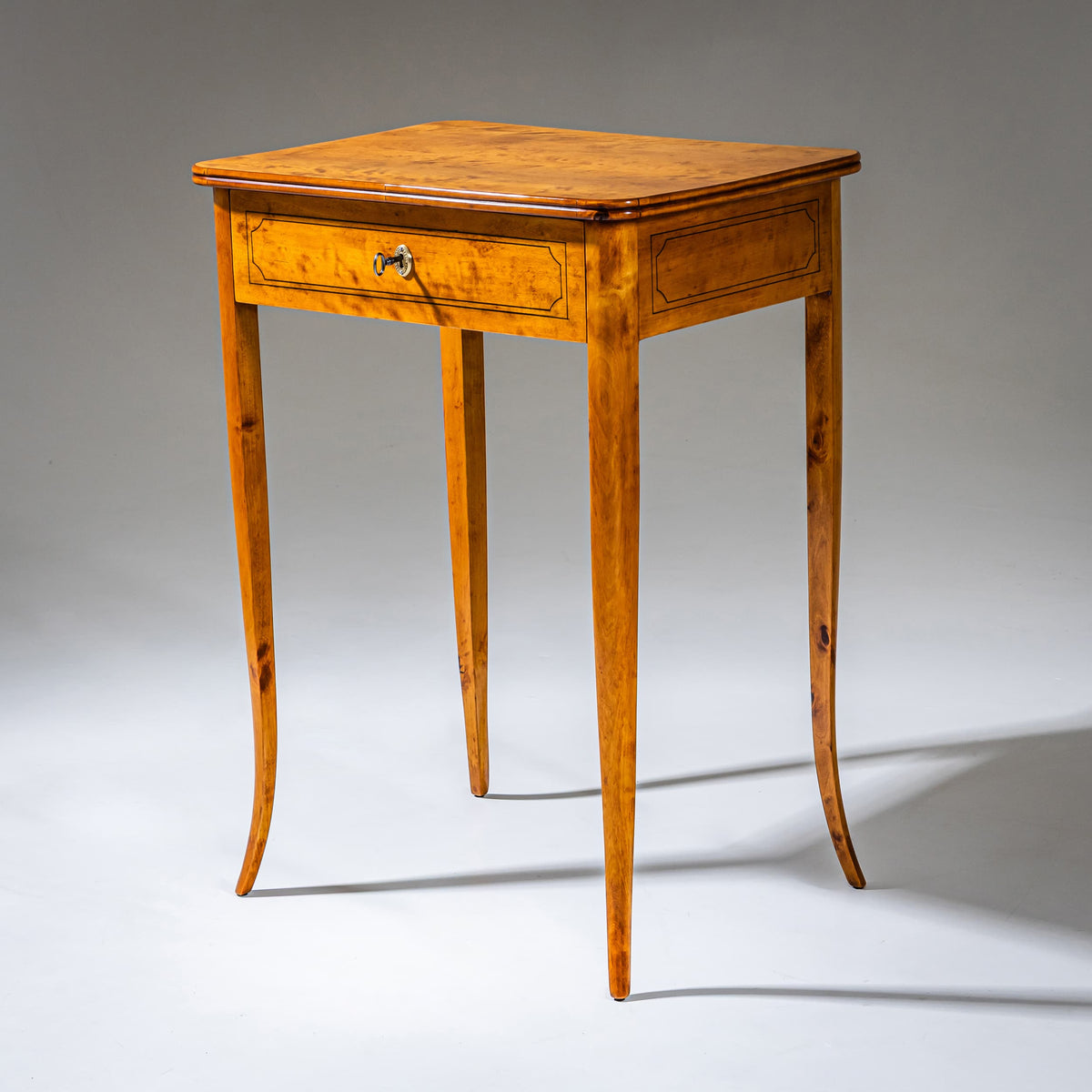 Biedermeier Nähtisch in Birke, um 1820