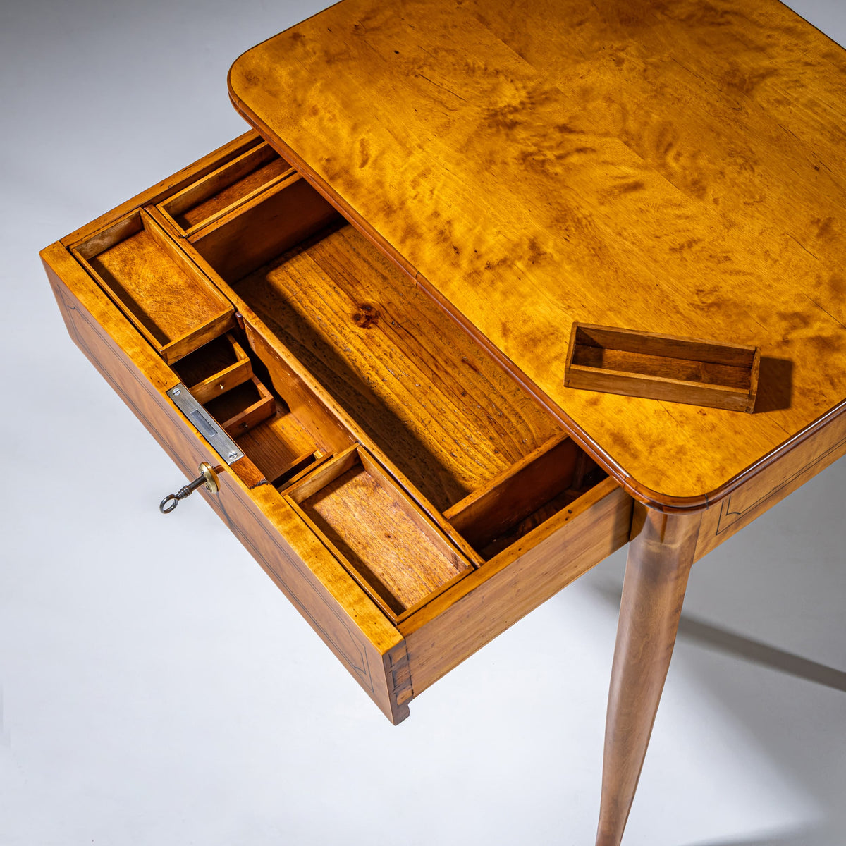 Biedermeier Nähtisch in Birke, um 1820