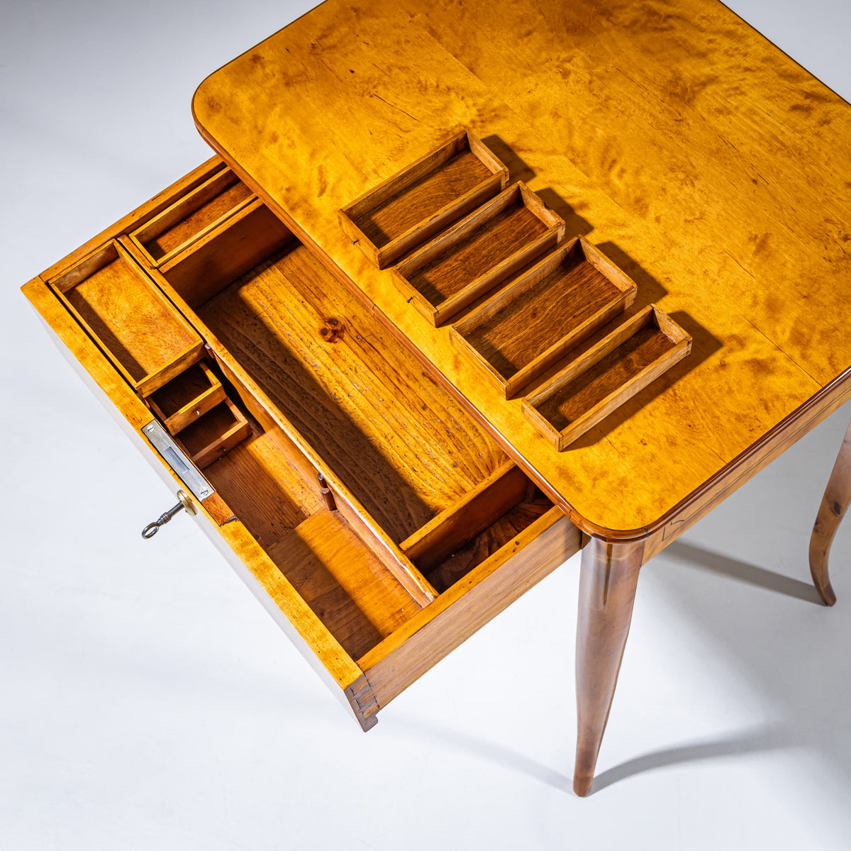 Biedermeier Nähtisch in Birke, um 1820