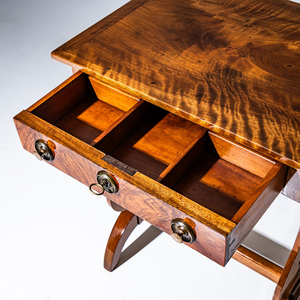 Biedermeier Lyra-Nähtisch, um 1830