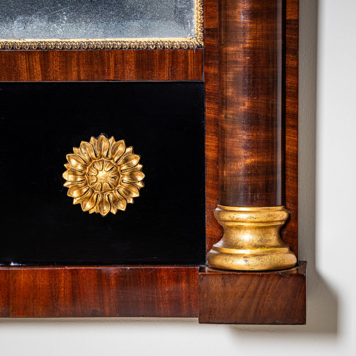 Biedermeier Pfeilerspiegel mit Greifendekor, um 1840