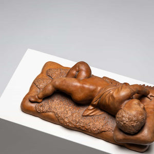 Liegender Säugling in Terrakotta, sign. F. Sans, wohl Spanien, Ende 19. Jahrhundert