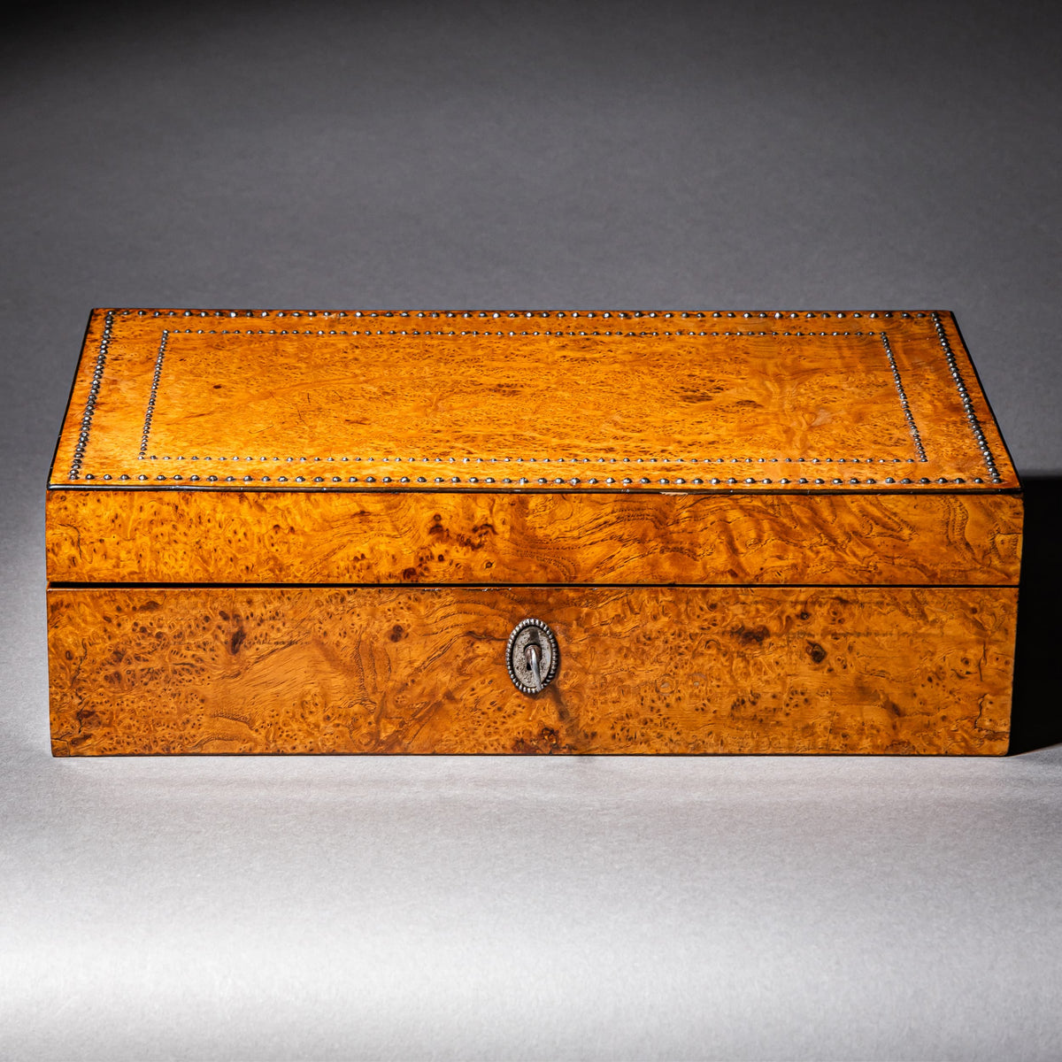 Schreibkästchen mit Steel-Cut Dekor, Biedermeier Anfang 19. Jahrhundert