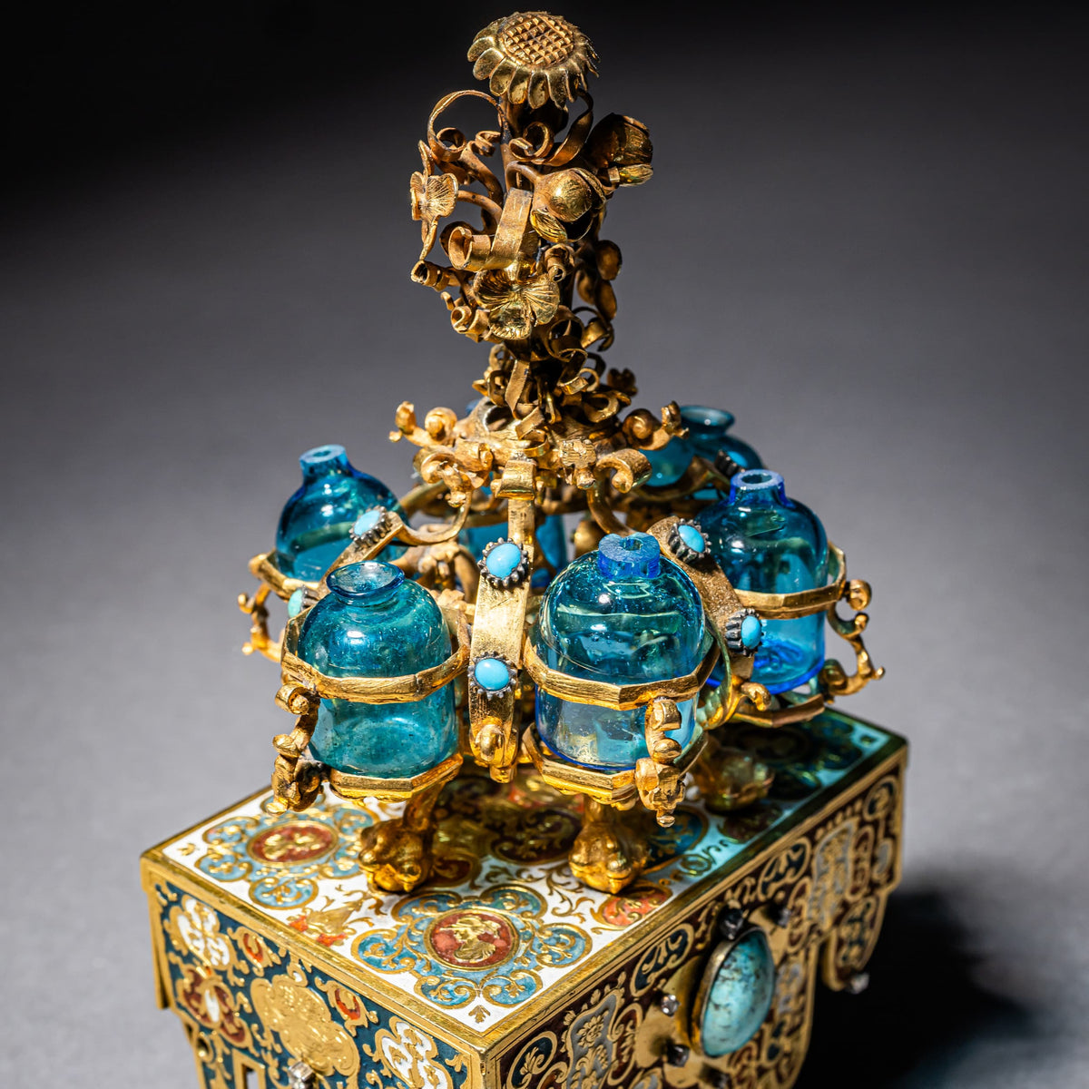 Sänfte mit Parfumflakons, Goldschmiedearbeit in der Art von Johann Melchior Dinglinger, wohl Sachsen, um 1700