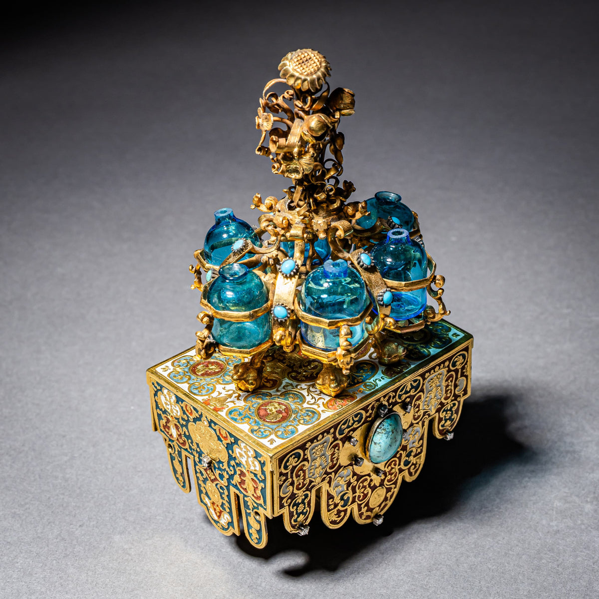Sänfte mit Parfumflakons, Goldschmiedearbeit in der Art von Johann Melchior Dinglinger, wohl Sachsen, um 1700