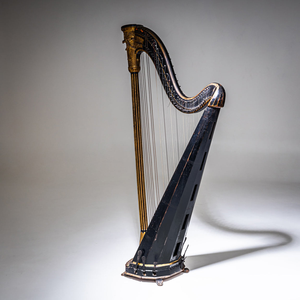 Pedal-Harfe mit figürlicher Bemalung, um 1780