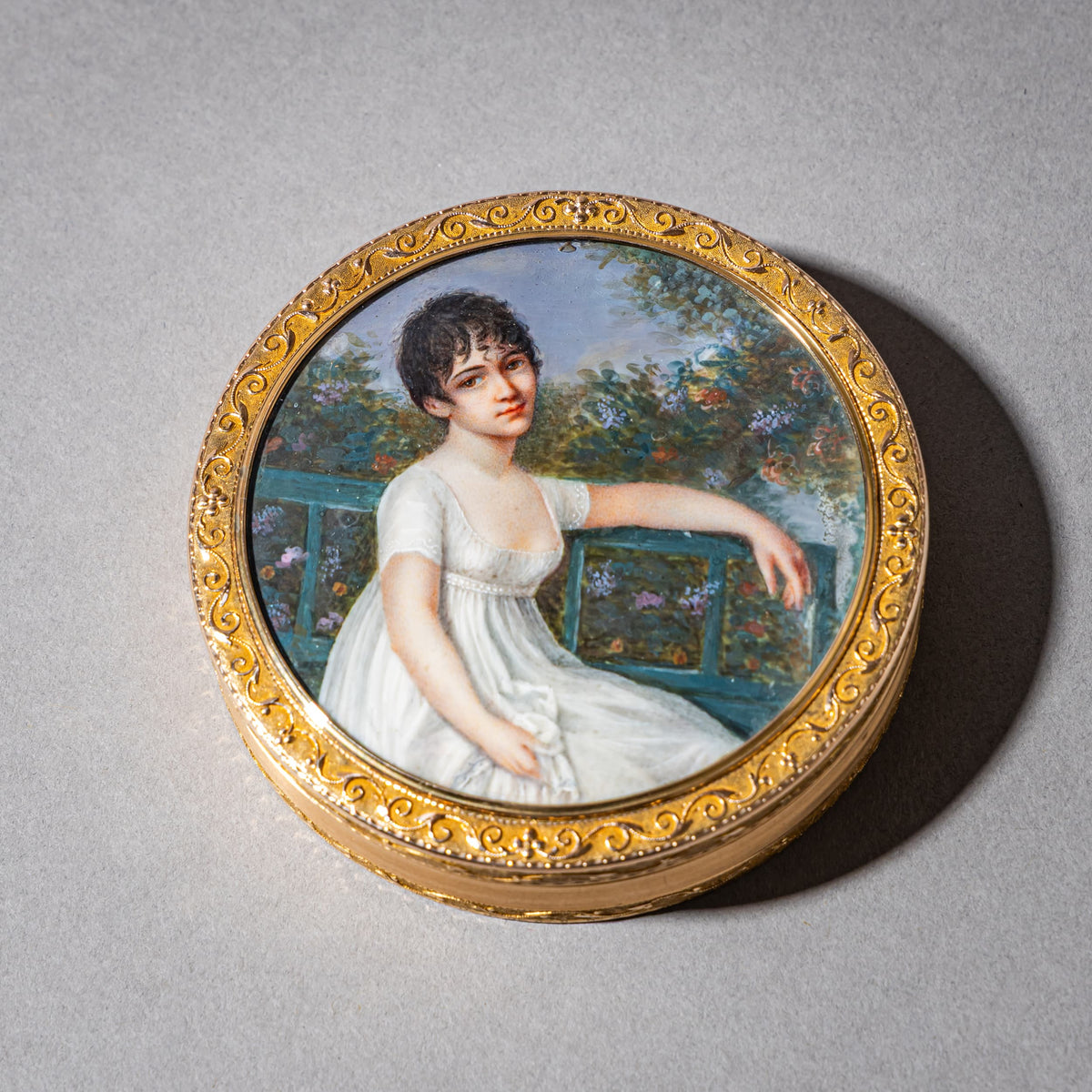 Runde Deckeldose mit Porträtminiatur, Paris, um 1790/1800