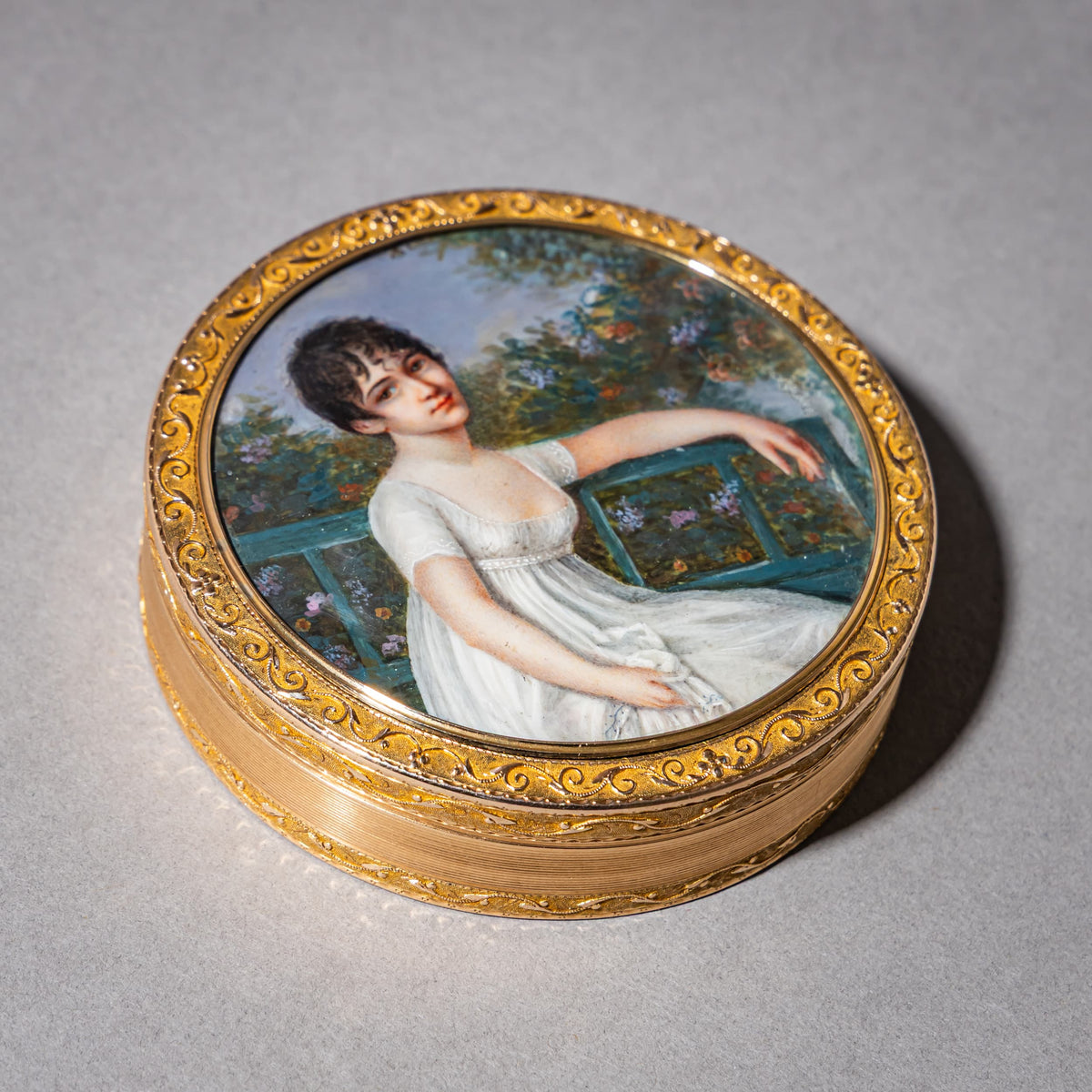 Runde Deckeldose mit Porträtminiatur, Paris, um 1790/1800