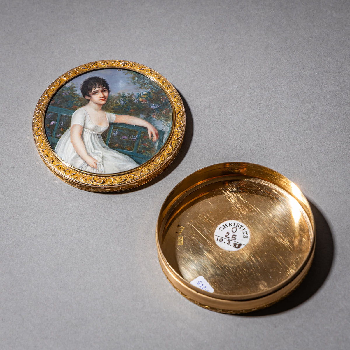Runde Deckeldose mit Porträtminiatur, Paris, um 1790/1800