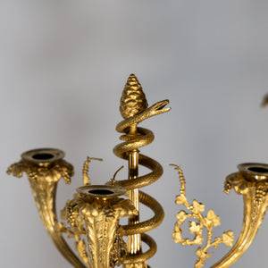 Paar feuervergoldete Bronzekandelaber, gestempelt Raingo, Frankreich, Mitte 19. Jahrhundert