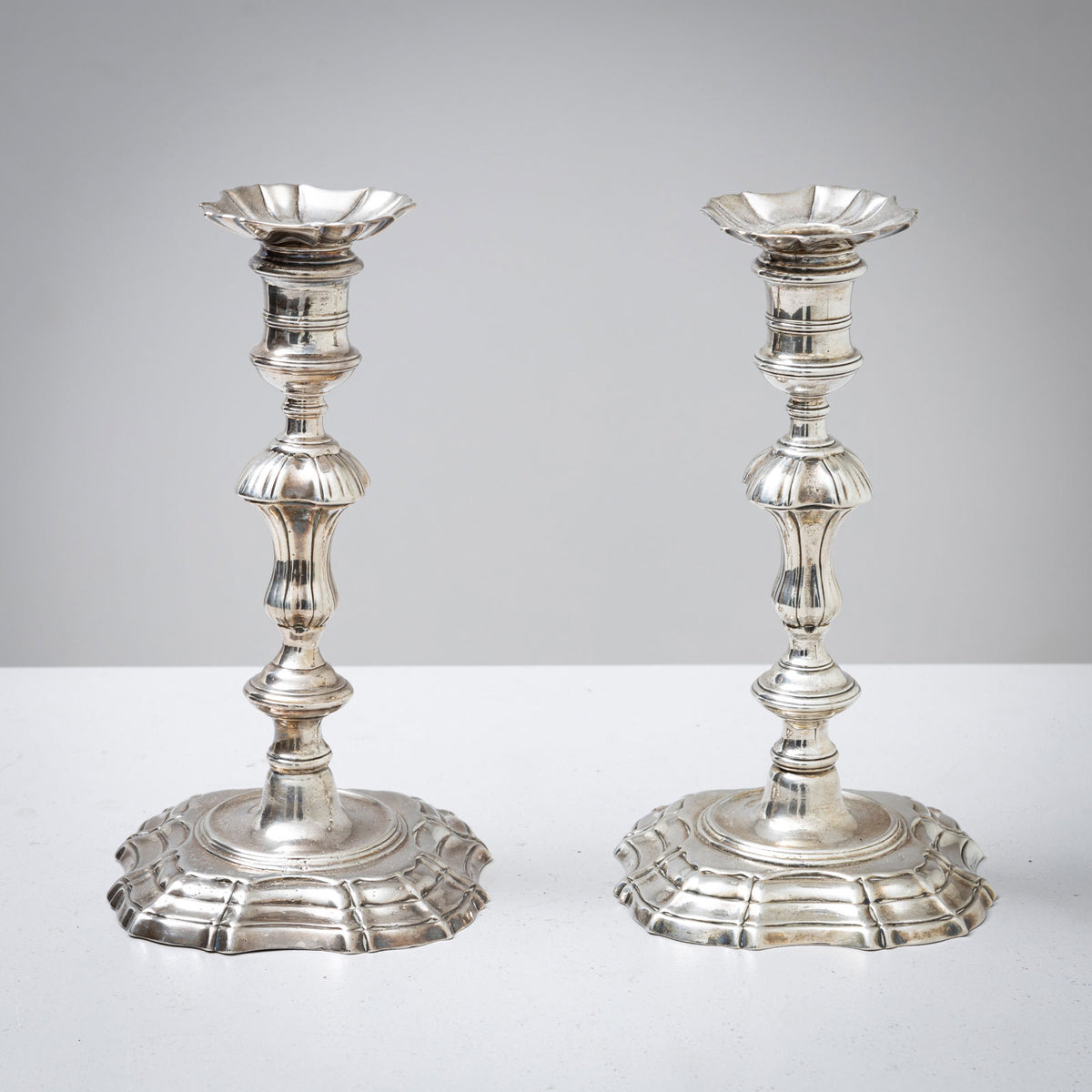 Paar Silber Kerzenhalter, London 1742