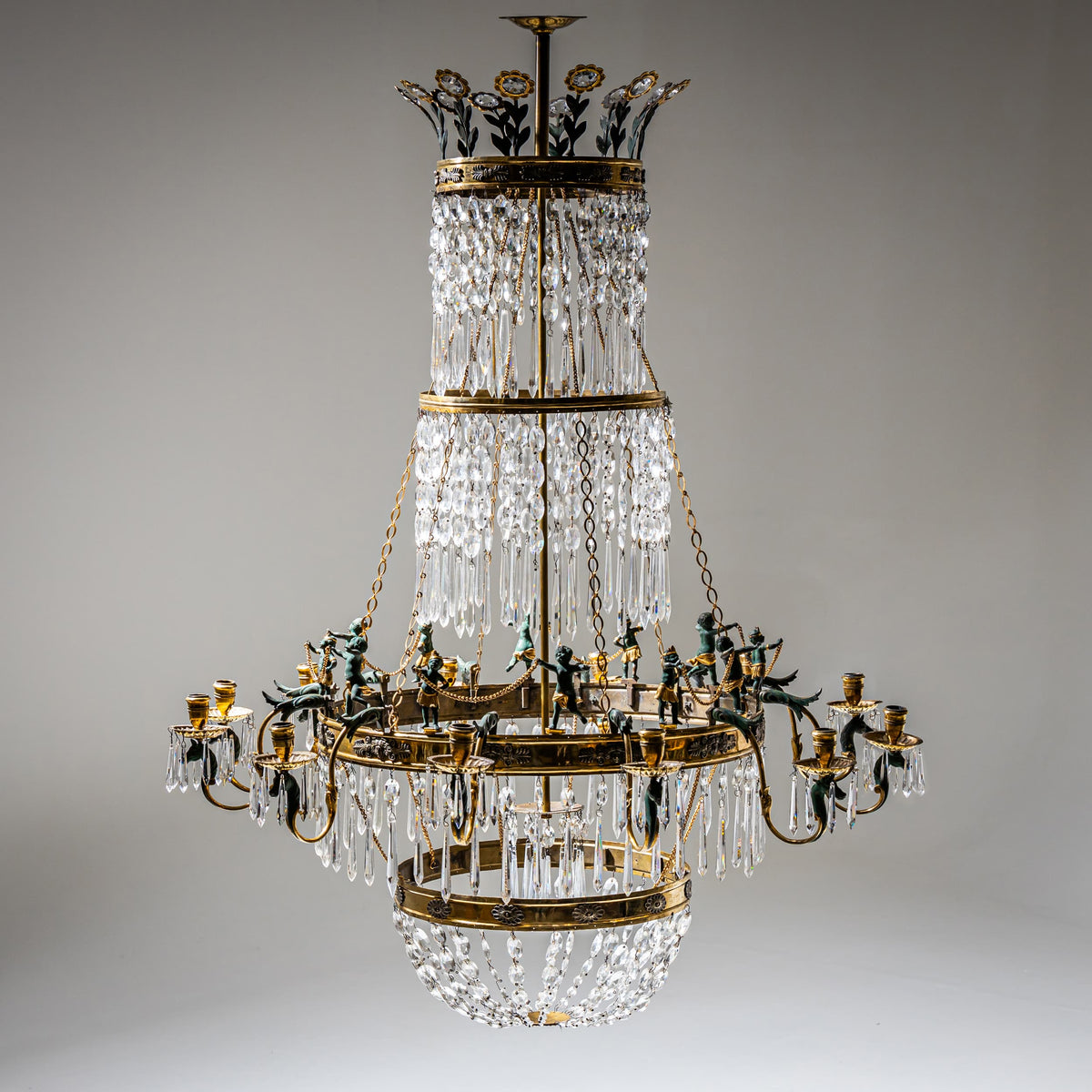 Kronleuchter mit figürlichem Dekor, um 1830