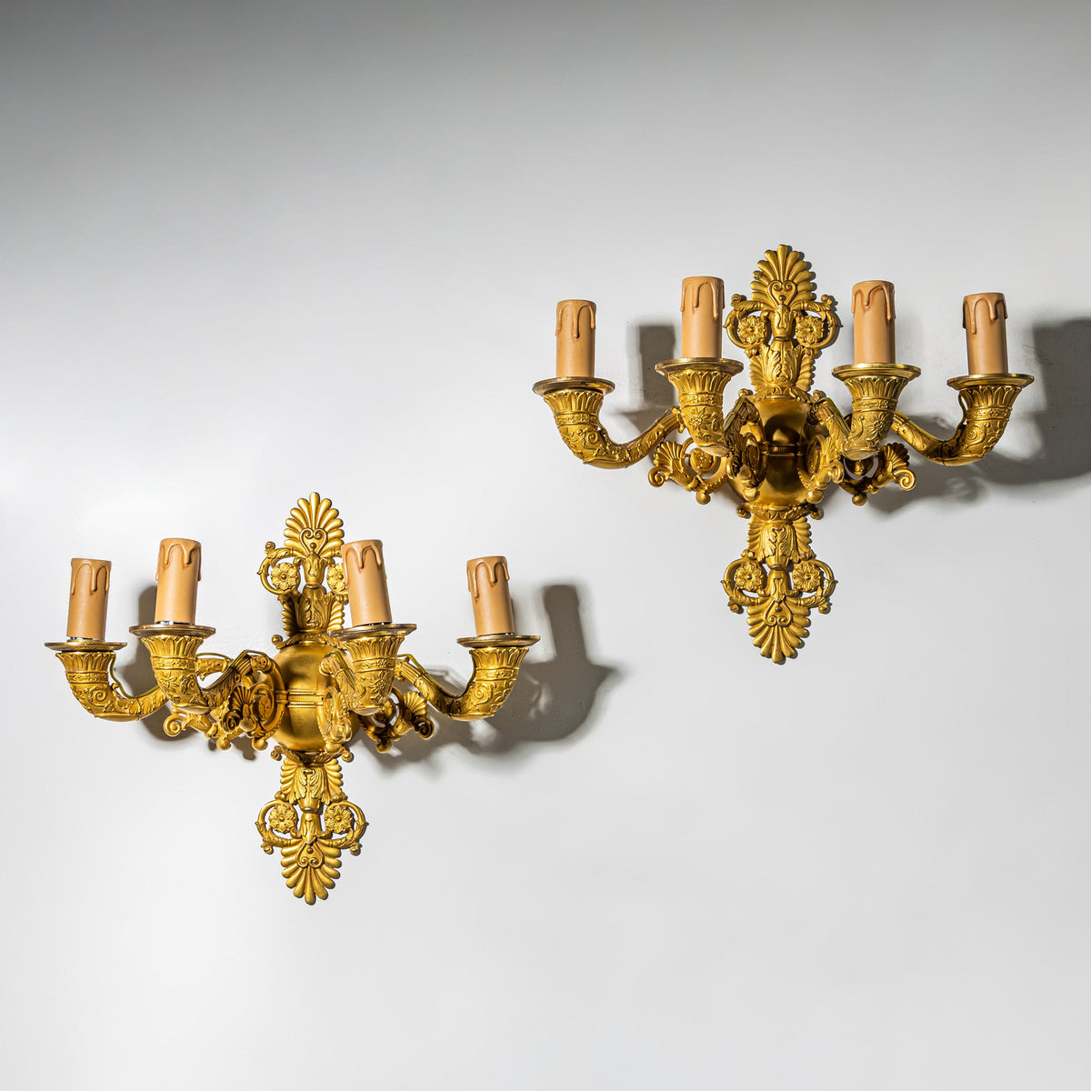 Paar vierflammige Wandkerzenhalter, Epoche Restauration, Frankreich, um 1830