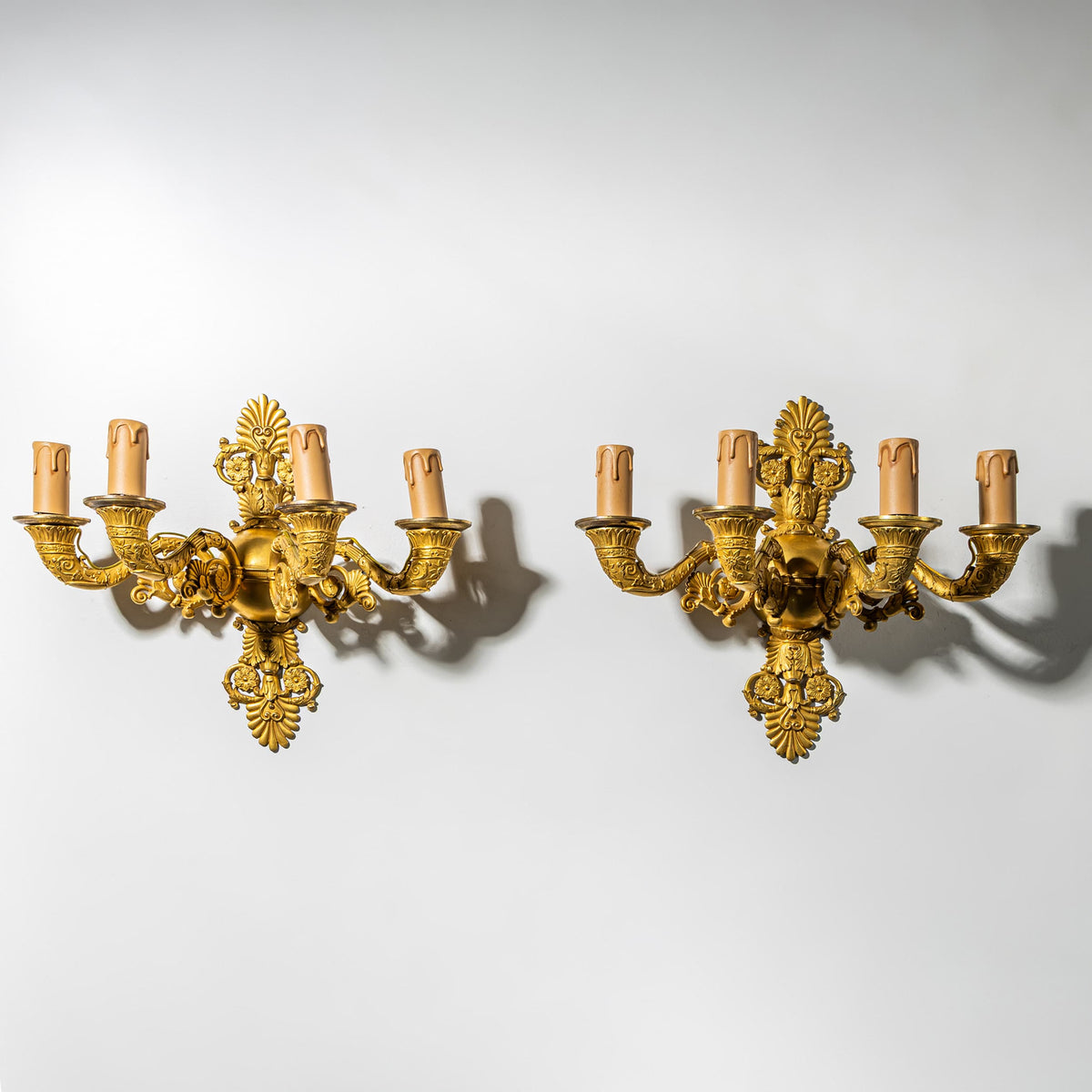 Paar vierflammige Wandkerzenhalter, Epoche Restauration, Frankreich, um 1830