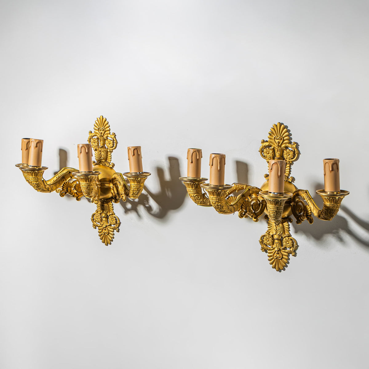 Paar vierflammige Wandkerzenhalter, Epoche Restauration, Frankreich, um 1830